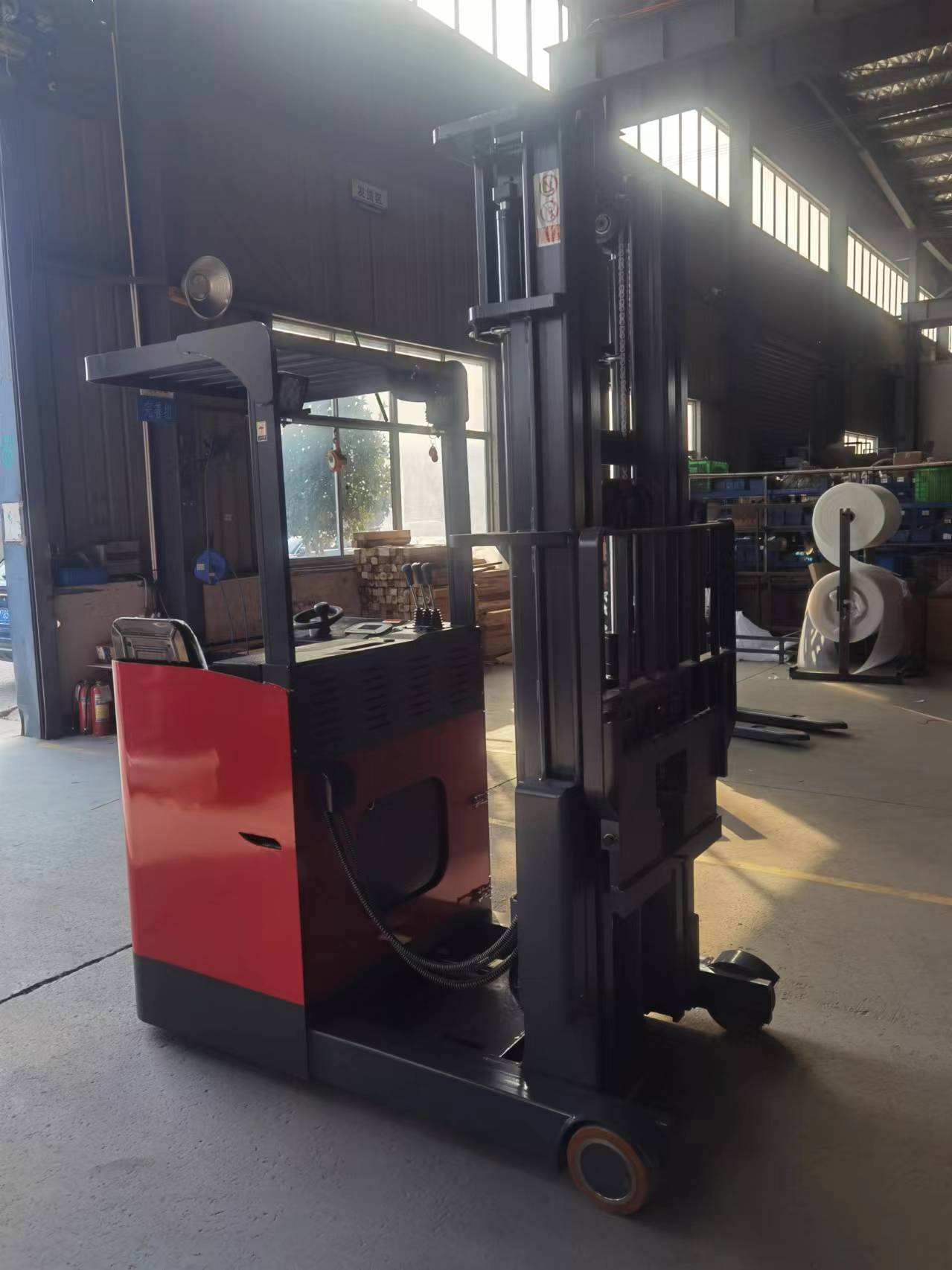 Customized Stand On Type Electric Reach Forklift