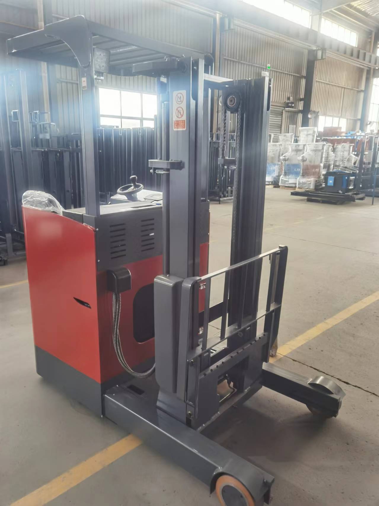 Customized Stand On Type Electric Reach Forklift