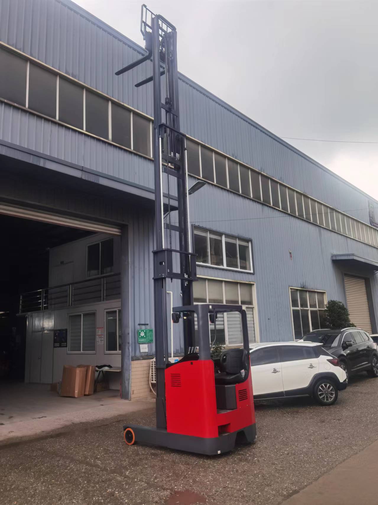 Customized Stand On Type Electric Reach Forklift