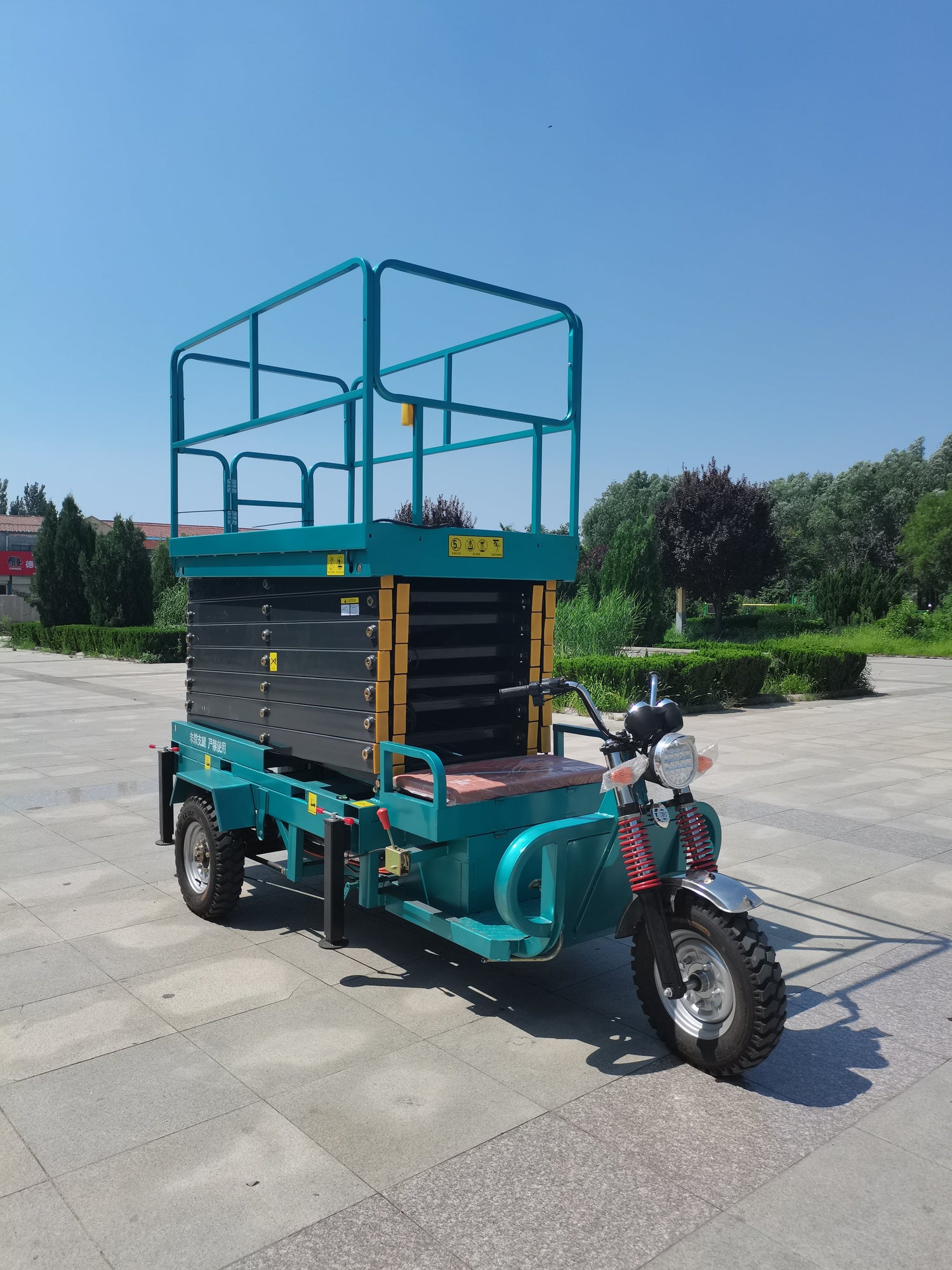 Tricycle Vehicle Lifting Platform